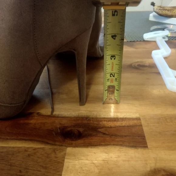 Brown suede like thigh high stiletto boots in size 8.5 - Picture 2 of 6